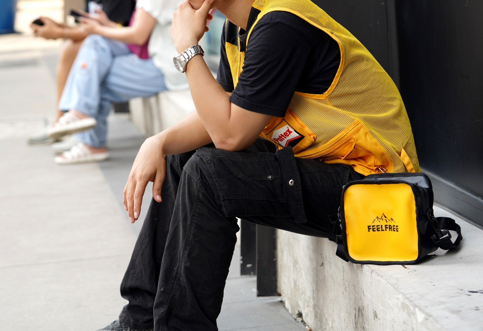 กระเป๋าสะพายข้าง FEELFREE รุ่น QQ สี เหลือง_2